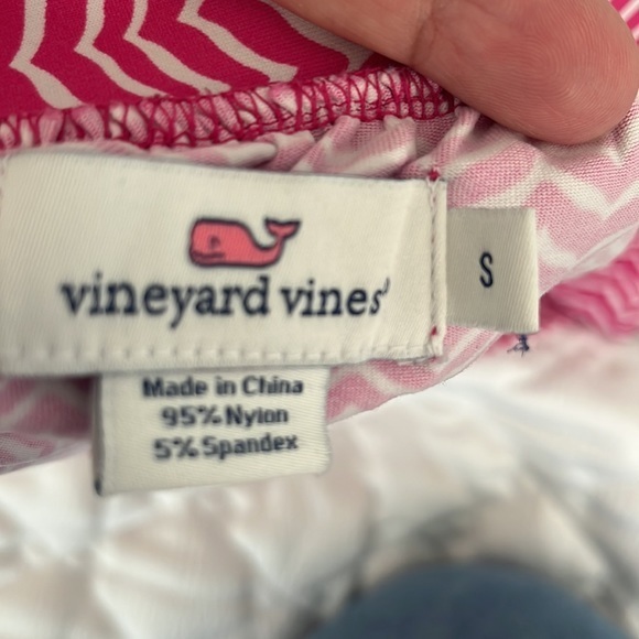 Vineyard Vines mini skirt whale‎ tails in a chevron patters stretchy soft flowy - Picture 5 of 6